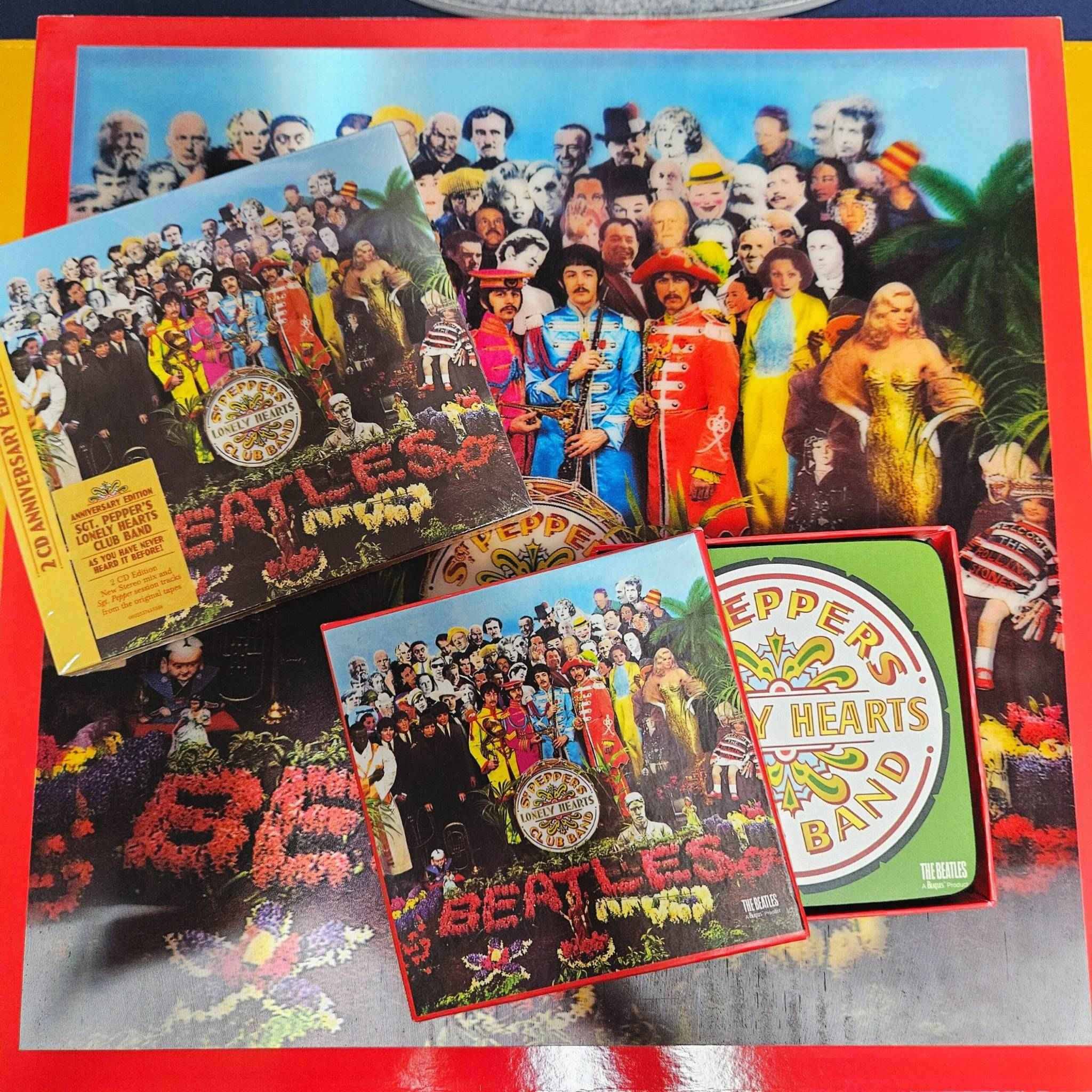비틀즈 페퍼상사 50주년 앨범 크리고 페퍼상사 티코스터 사진입니다.