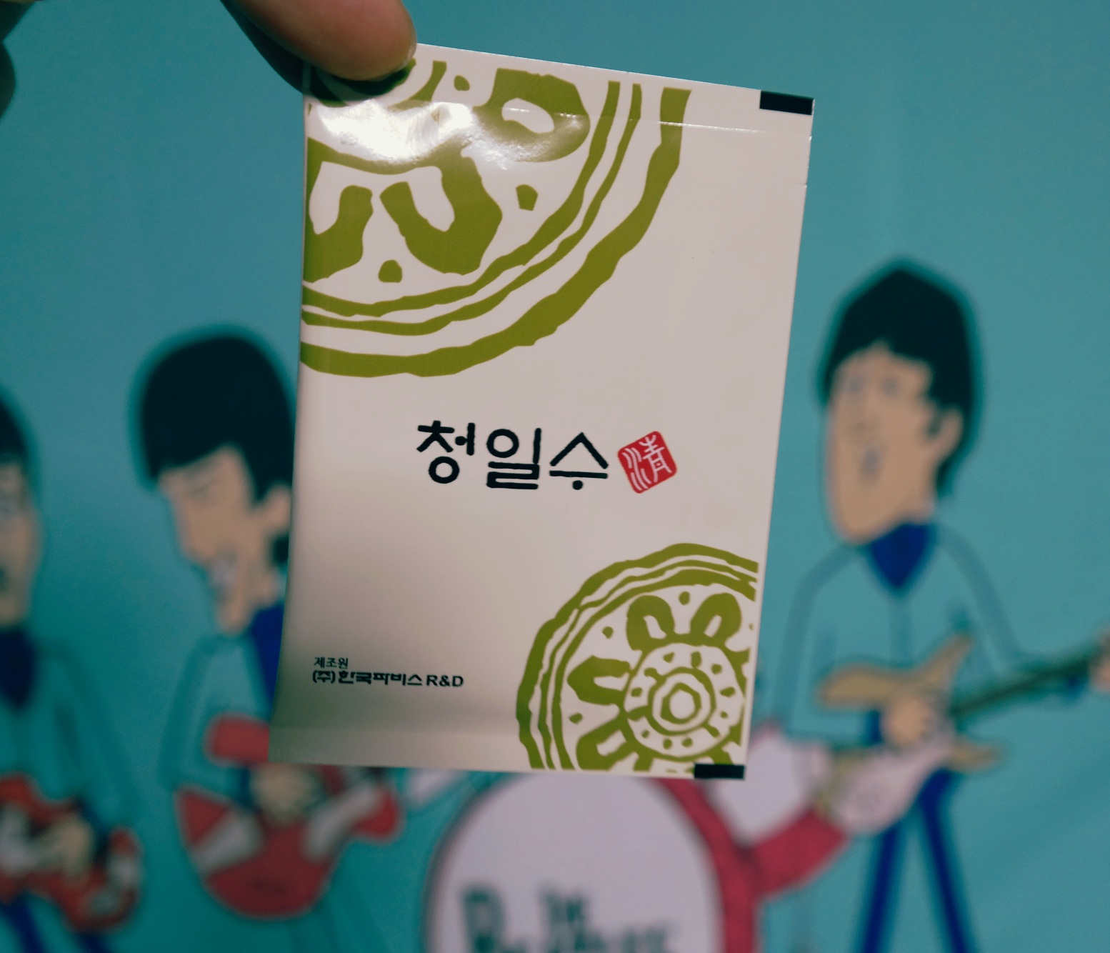 청일수 해독차를 들고있는 사진