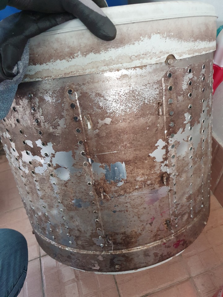 통돌이 세탁기 청소 전 사진 입니다.
