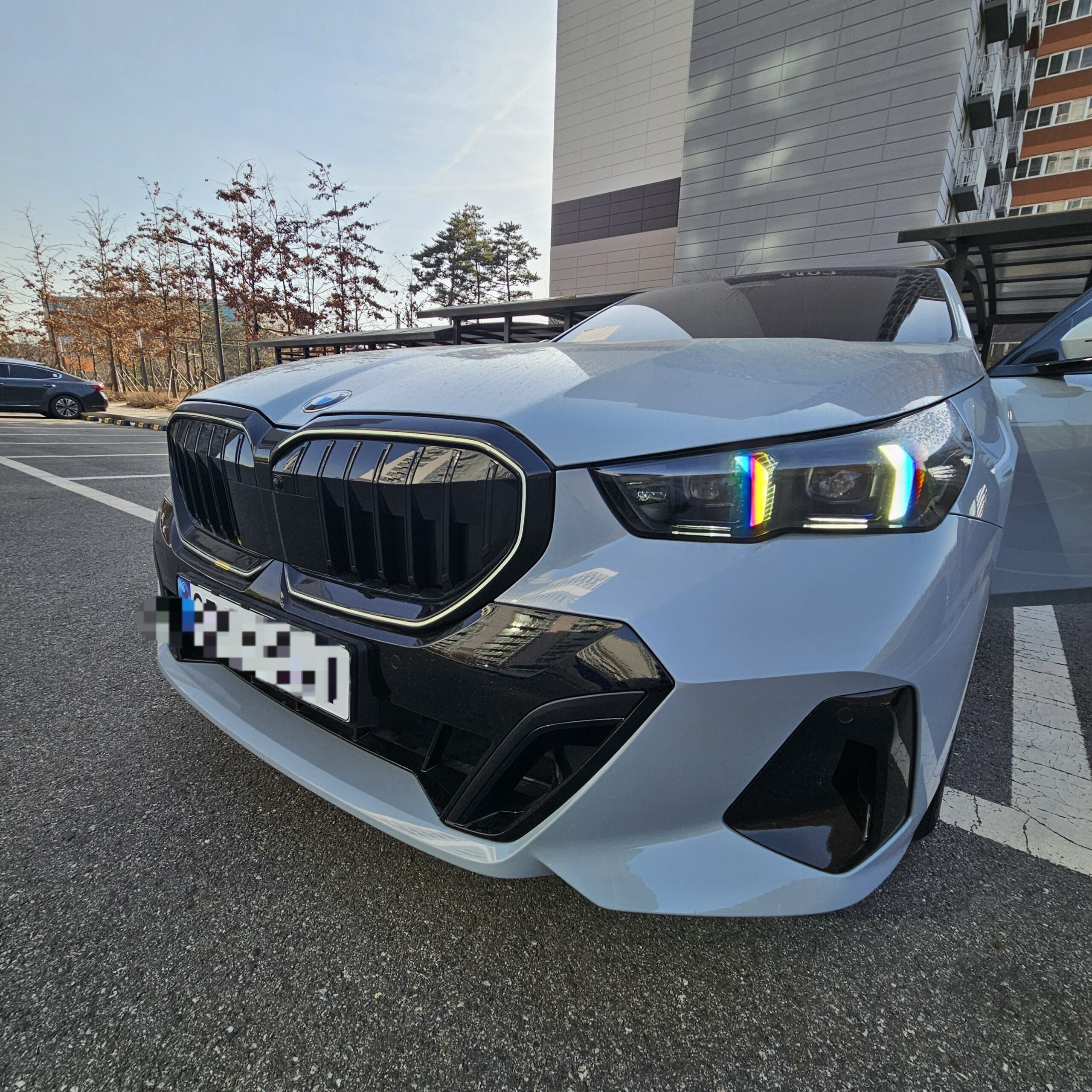 520i M 스포츠 프로, 스포티한 프론트 그릴과 공기역학적 디자인