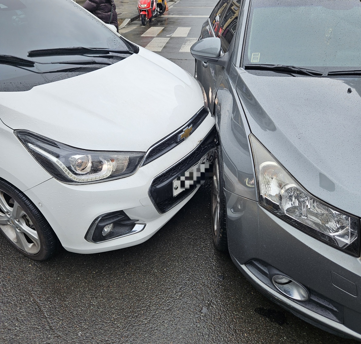 쉐보레 스파크 접촉사고 사진 입니다.
