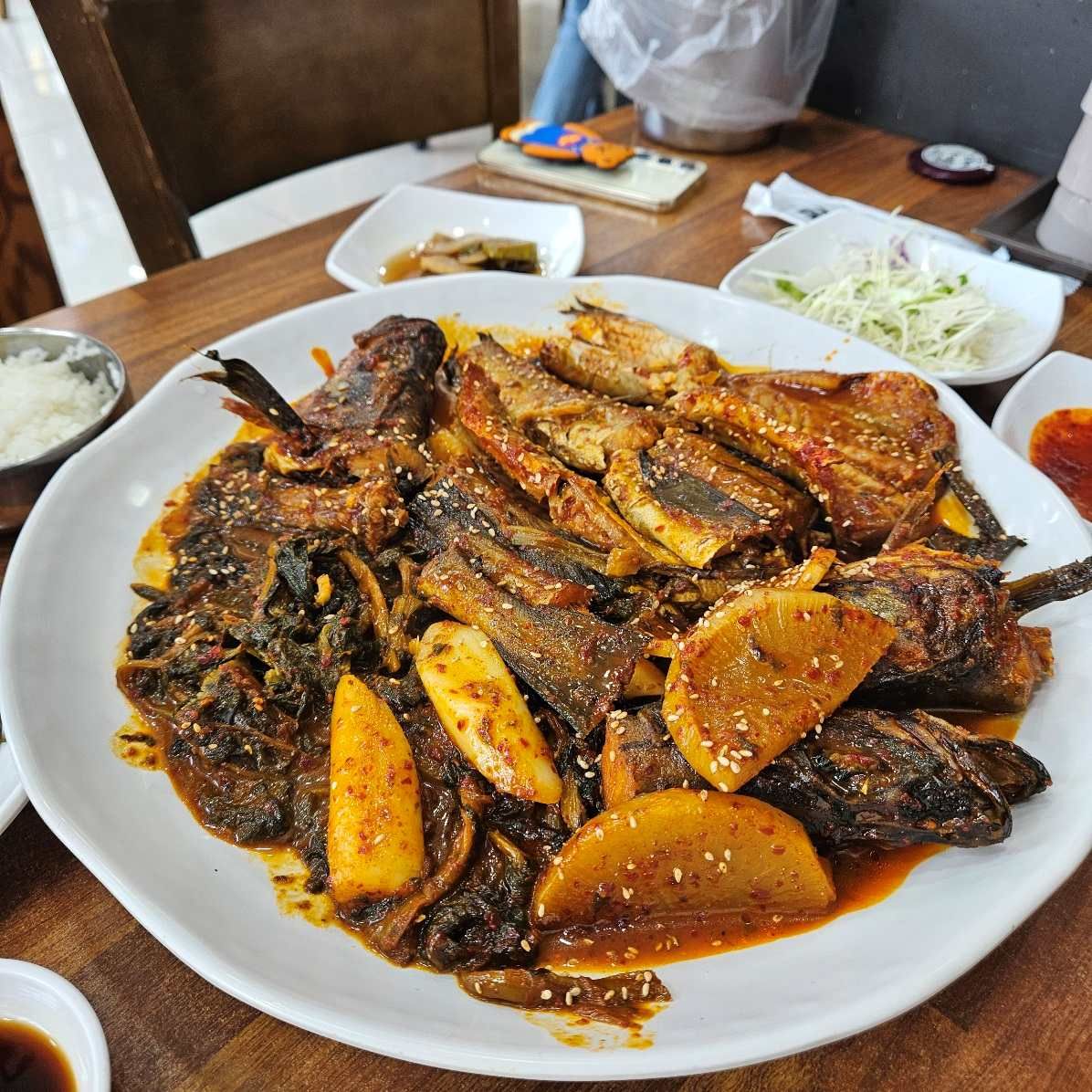 부산 덕천 금빛코다리 본점에서 주문한 시래기 코다리찜, 푸짐한 양과 깊은 양념 맛